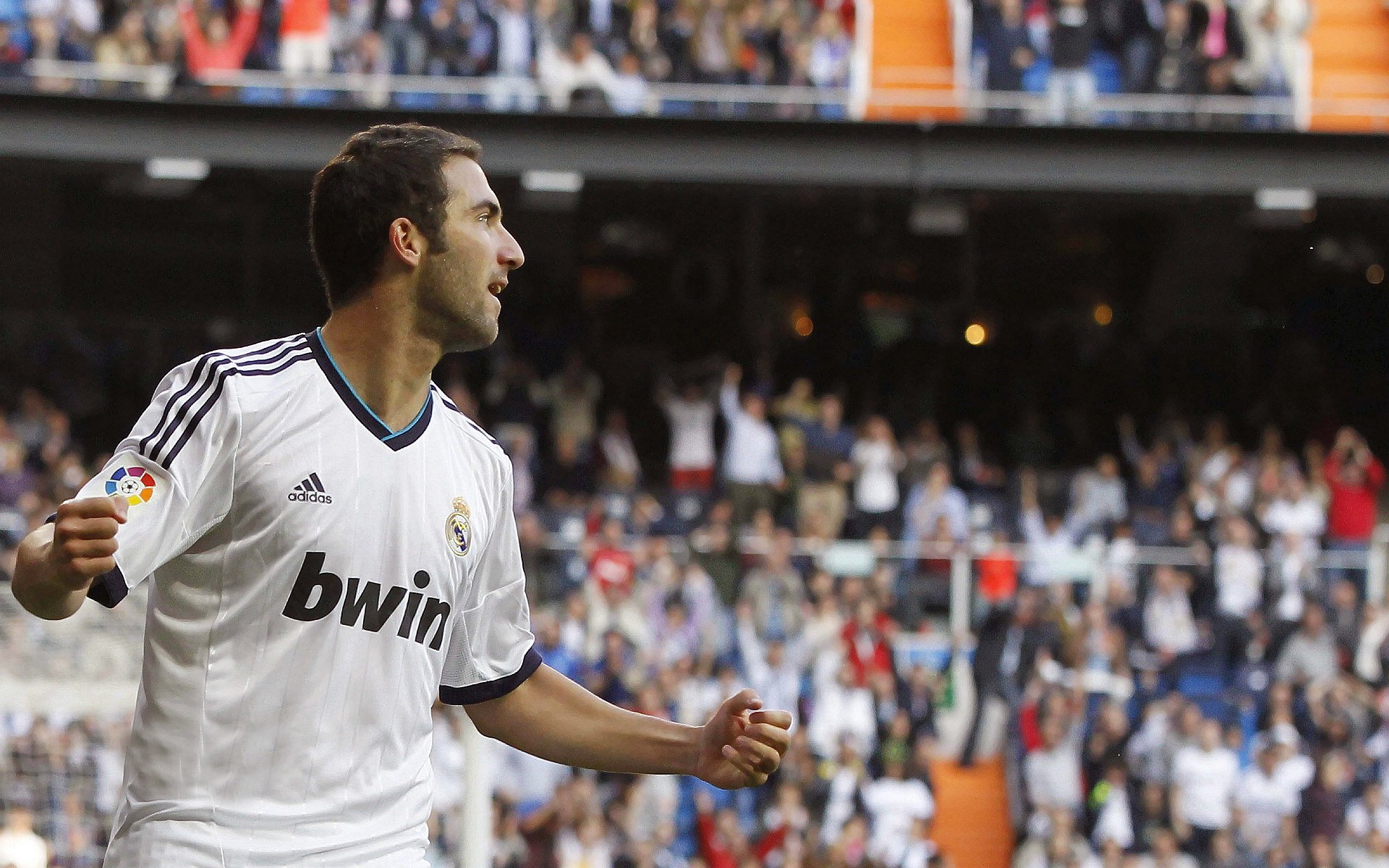 开云体育官方app-凯尔·沃克租借加盟AC米兰，未来去向未定，凯尔沃克加盟曼城